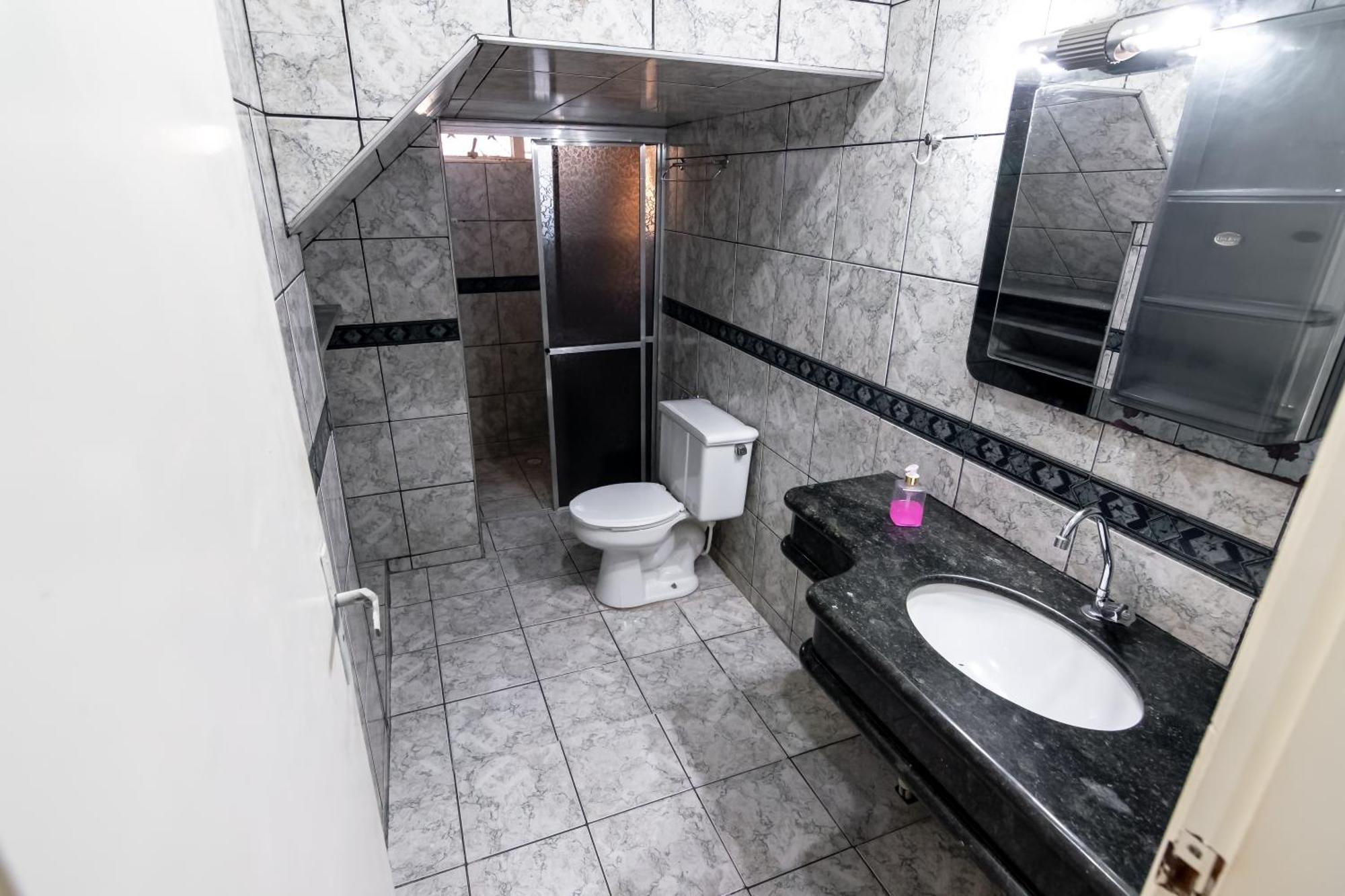 Pousada Roosevelt Suite 01 - Pousada Central Prox Rodoviaria E Dist Industrial Uberlandia Ngoại thất bức ảnh