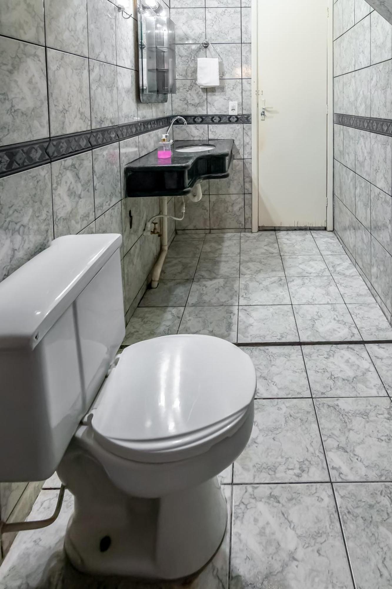 Pousada Roosevelt Suite 01 - Pousada Central Prox Rodoviaria E Dist Industrial Uberlandia Ngoại thất bức ảnh